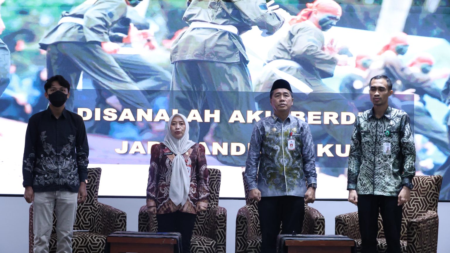 PEMBUKAAN:Sekretaris Daerah Kabupaten Tanah Bumbu, Yulian Herawati bersama narasumber menghadiri pembukaan Workshop Penyusunan Laporan Kinerja (LKj) dan evaluasi AKIP di Banjarbaru, Jumat (13/3/2026).