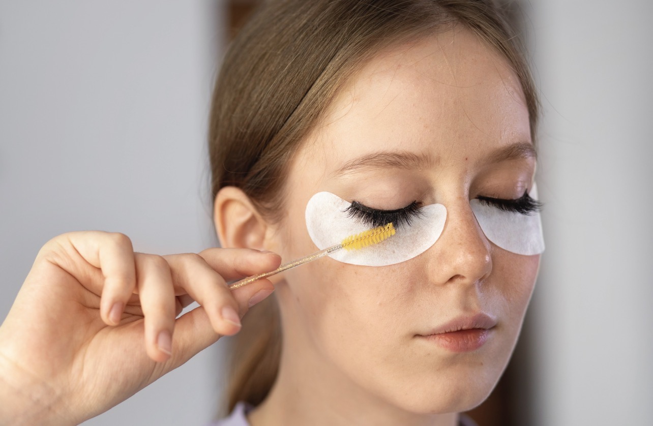AWET: Anti brondol, eyelash extention juga bisa awet dengan trik tertentu. (Foto: Freepik)