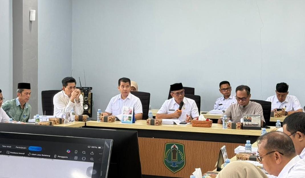 RAKER: Ketua DPRD HSU H. Fadilah memimpin rapat kerja lanjutan pembahasan Raperda RTRW 2026&ndash;2046 dengan SKPD di Ruang Rapat DPRD HSU, Rabu (25/3/2026). (Foto: Istimewa/Radar Banjarmasin)
