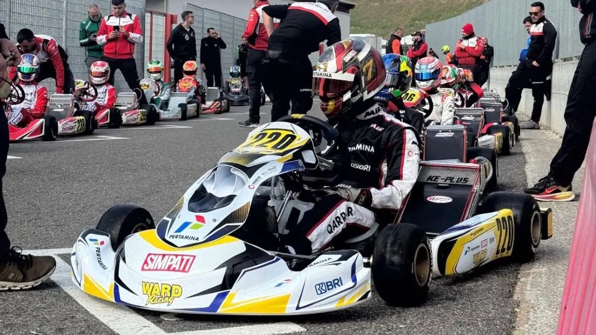 PRESTASI: Pembalap muda Qarrar Firhand meraih podium pada putaran final WSK Super Master Series 2026. (Istimewa)