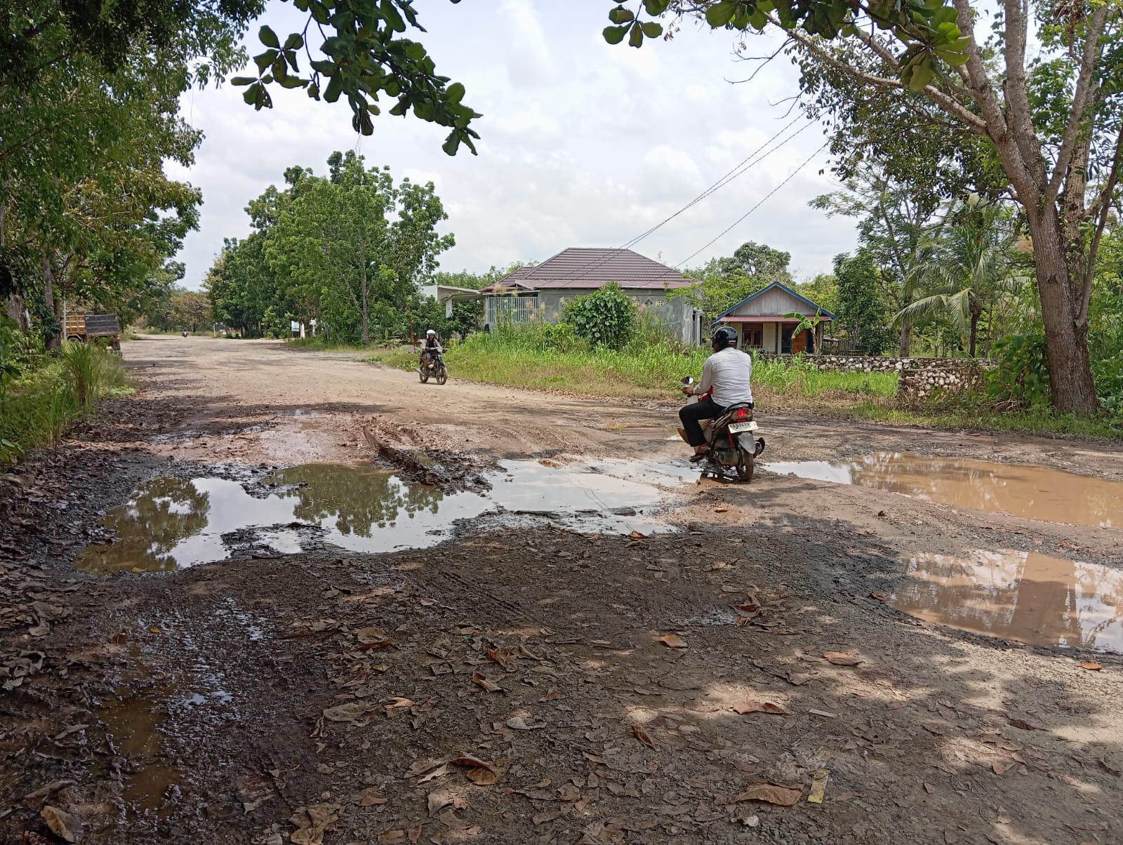 Kondisi jalan Datu Aling yang akan diperbaiki tahun ini dengan anggaran Rp8 miliar. 