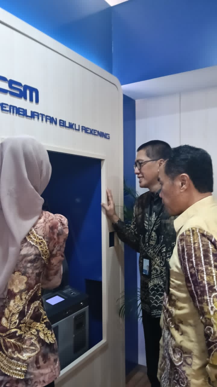 MUTAKHIR:Kini buka rekening baru di Bank Kalsel semakin mudah dan cepat, cukup lewat mesin CSM. 