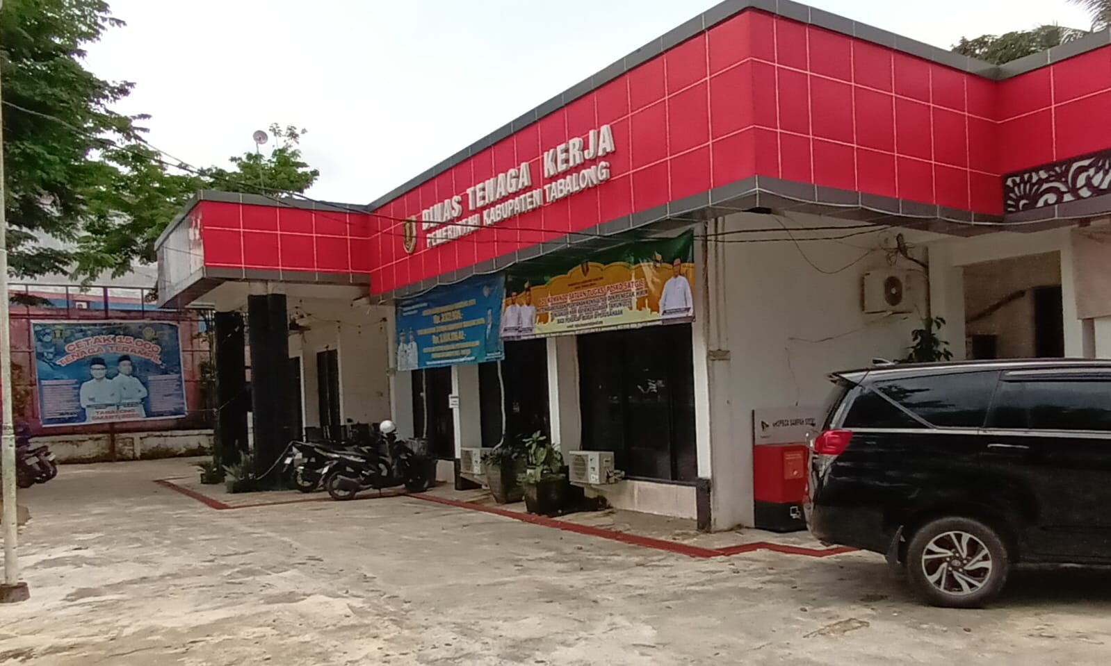 POSKO THR : Tempat layanan laporan THR baik untuk pekerja dan perusahaan. (Foto : Ibnu Dwi Wahyudi/ Radar Banjarmasin)