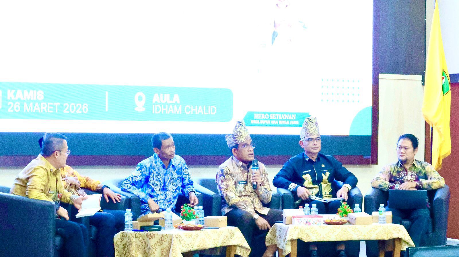 MOMEN:Bupati Kabupaten HSU, H Sahrujani dan Rektor ULM, Prof Dr Ahmad Alim Bachri, serta akademisi hadiri Musrenbang RKPD 2027 di Aula Dr KH Idham Chalid, Kamis (26/3/2026). 