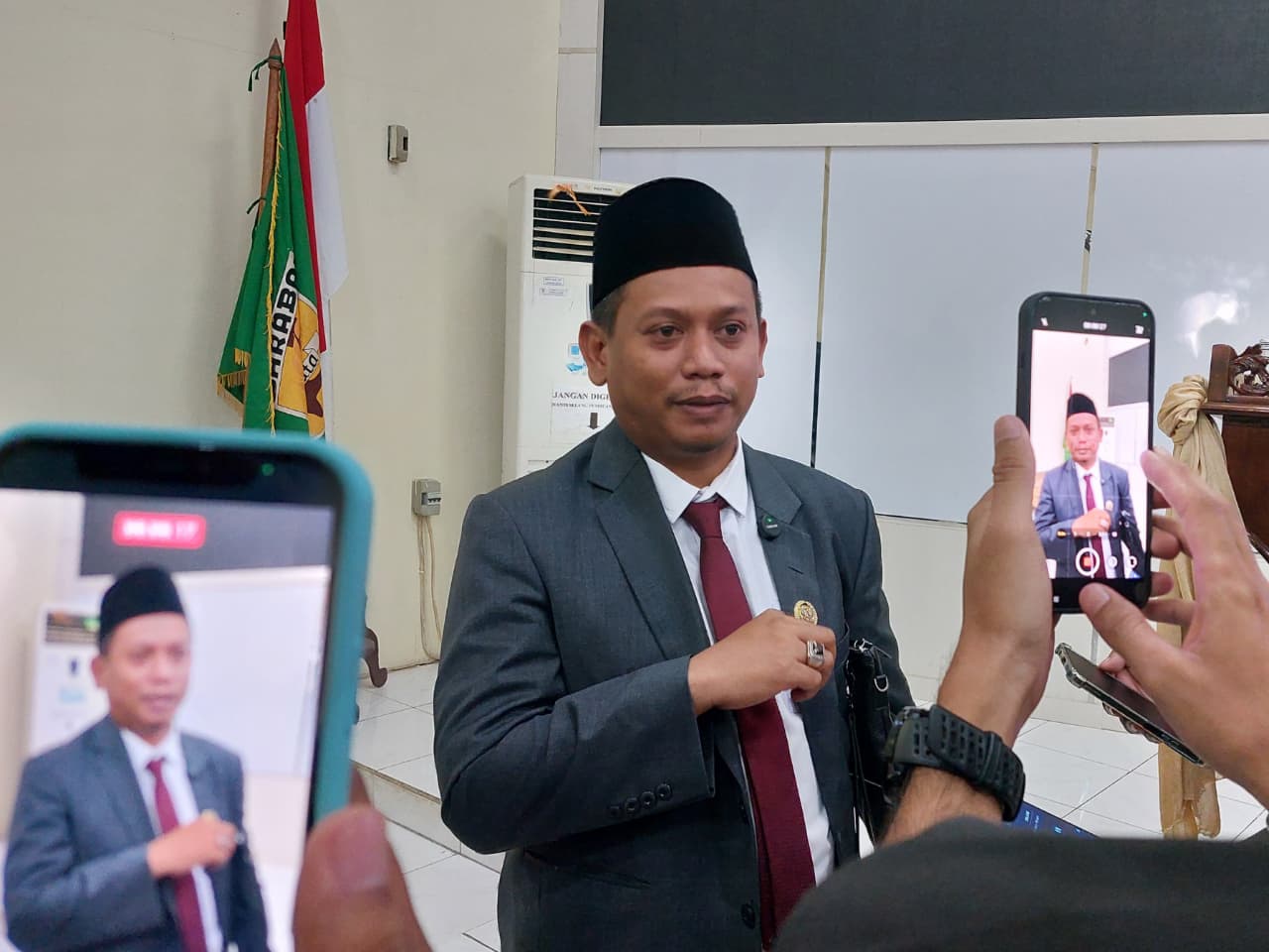 MASIH MISTERI: Ketua Demokrat, Rifki Rifani menyebut nama calon Wakil Ketua II DPRD HST masih dirahasiakan.