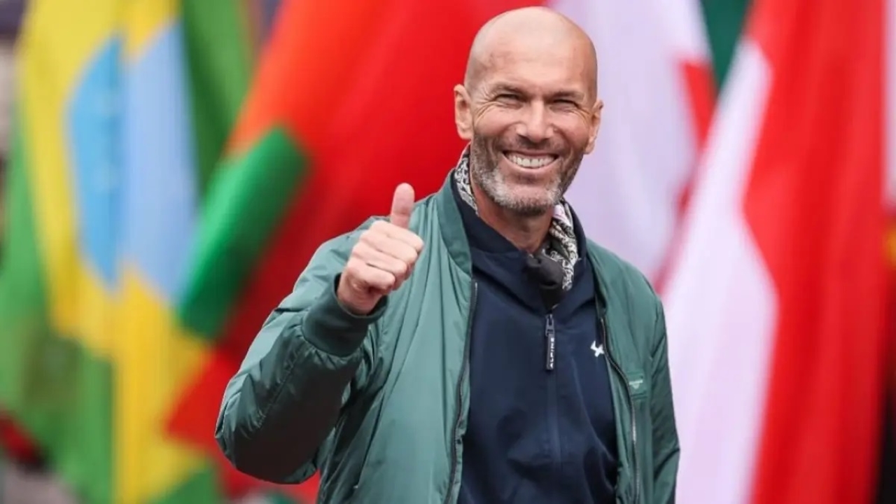 SEPAKAT: Zinedine Zidane bakal latih Timnas Prancis. 