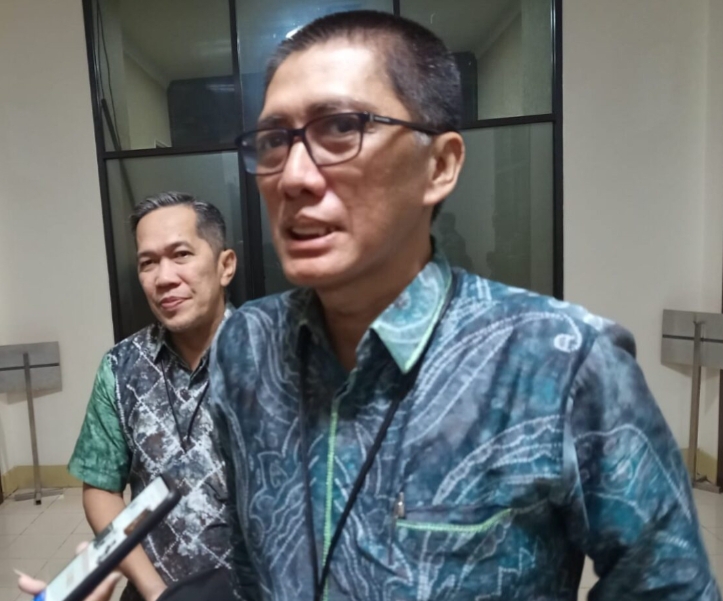 LAYANAN:Direktur Utama Bank Kalsel, Fachrudin menjelaskan penambahan layanan syariah.