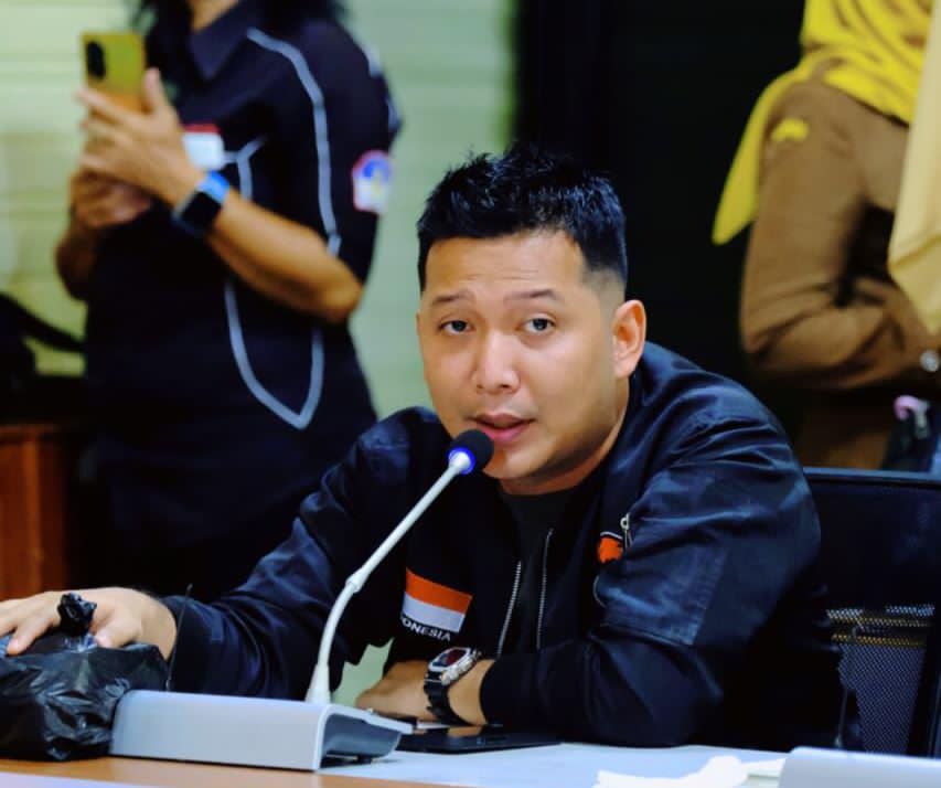 KRITIS:Ketua Fraksi PDI Perjuangan DPRD Kotabaru, Dr Gewsima Mega Putra SE MM.