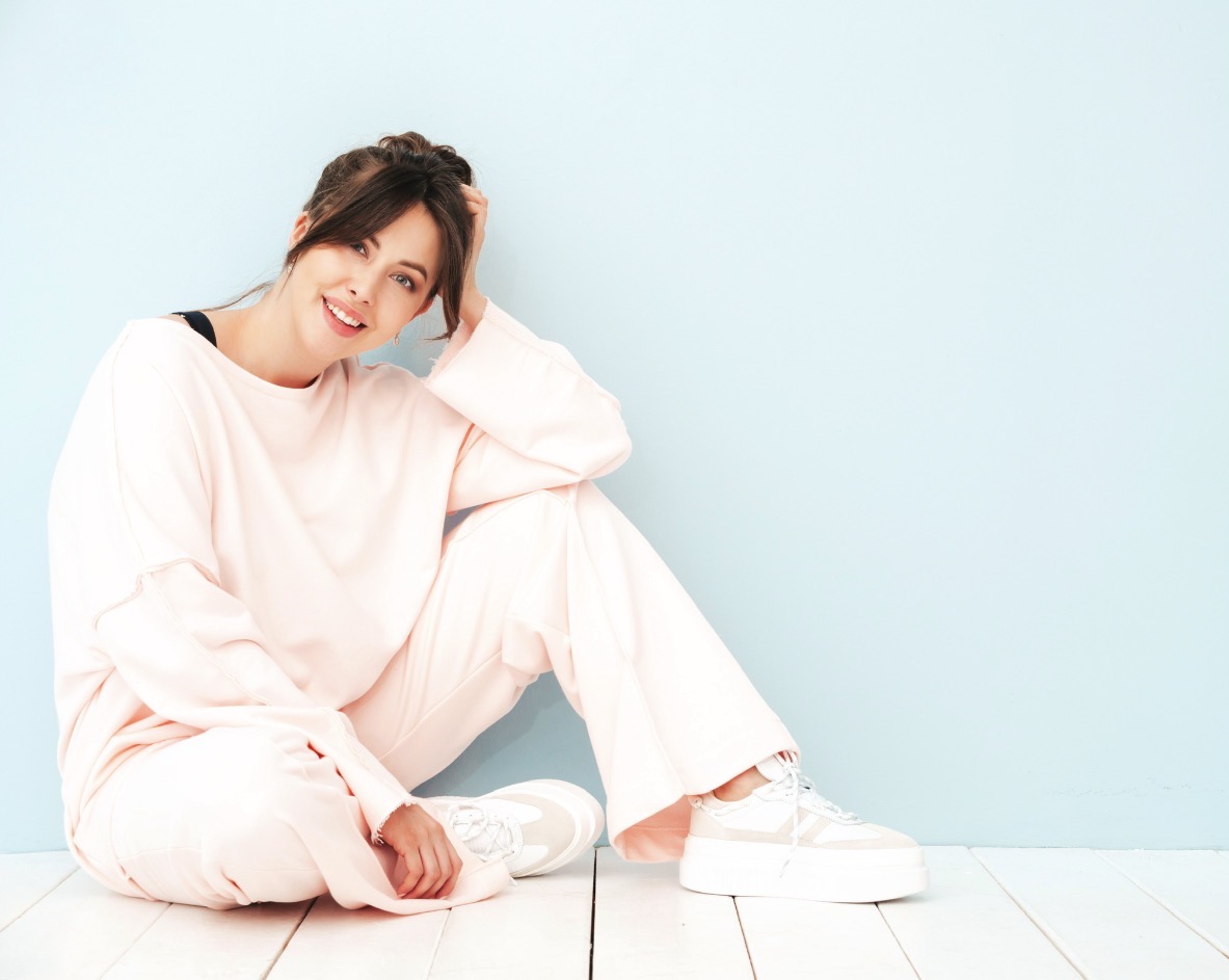 PRAKTIS: Outfit one set cenderung lebih praktis digunakan tanpa ribet mix and match. (Foto: Freepik)
