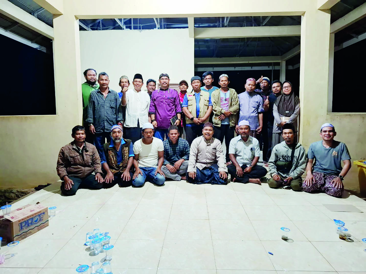 MENGEMUKA: Sejumlah warga Desa Pandan Sari, Kecamatan Kintap foto bersama usai melakukan diskusi terkait wacana pemekaran desanya pada Sabtu (28/3).