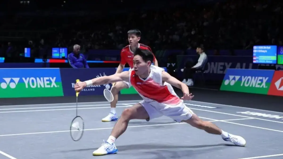 KOMPAK: Ganda putra Indonesia Raymond Indra/Nikolaus Joaquin saat tampil di babak pertama All England 2026 di Utilitta Arena Birmingham, Birmingham. (PBSI)