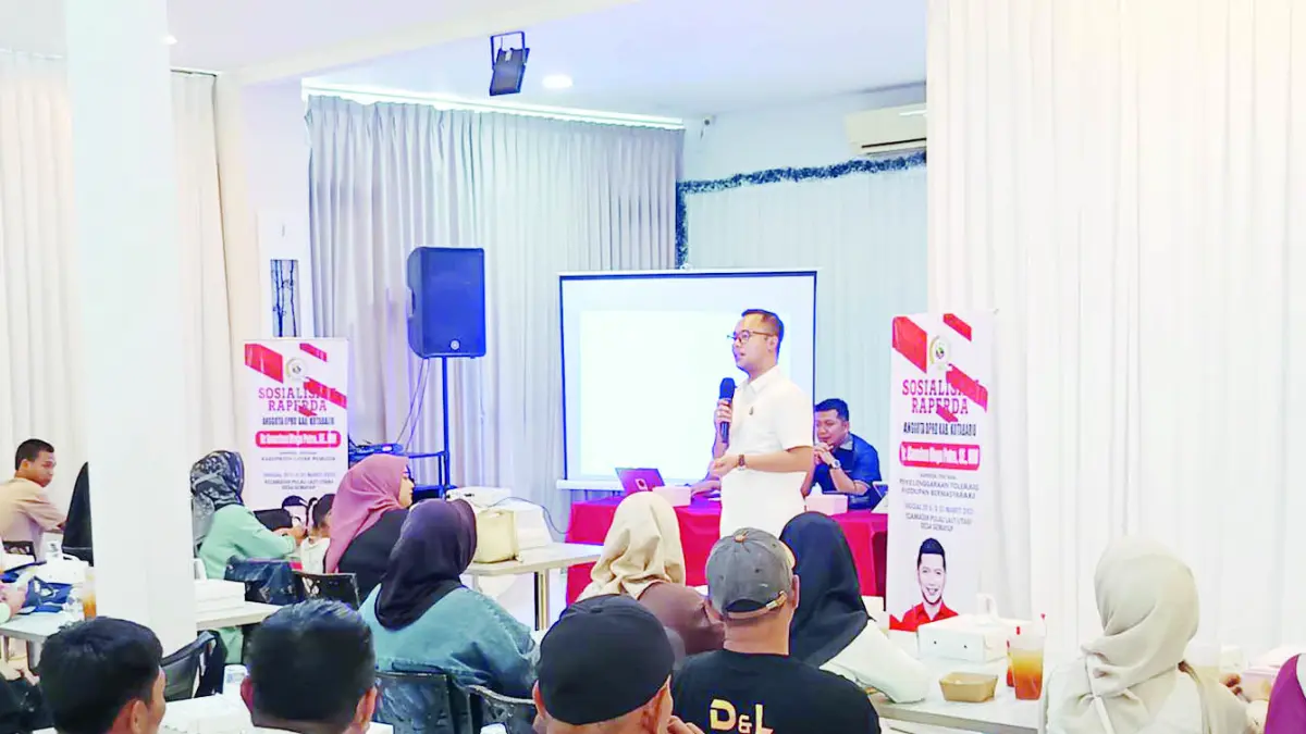 MENJELASKAN: Anggota Komisi I DPRD Kotabaru, Gewsima Mega Putra menjelaskan tentang dua Perda Strategis. | Foto: Gewsima untuk Radar Banjarmasin.