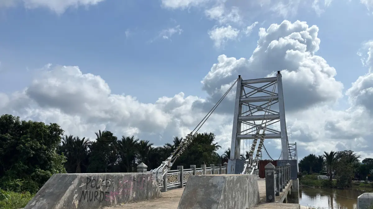 Proyek Jembatan Cusa menghubungkan dua kelurahan di Banjarmasin Utara yang prosesnya belum kunjung rampung. (Zulvan Rahmatan/Radar Banjarmasin)