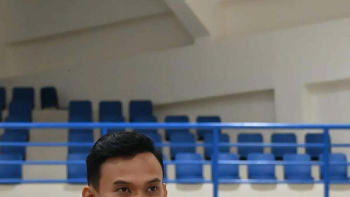 TETAP MENULIS: Sam Renaldy memanfaatkan waktu senggang di sela pekerjaannya di RS Pelita Insani Martapura untuk menulis buku dan jurnal tentang hukum kesehatan.