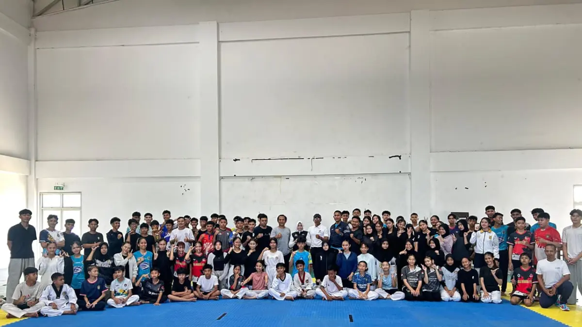 BERSAING:Para taekwondoin binaan Pengprov TI Kalsel mengikuti seleksi di Gedung Sport Center JPOK ULM Banjarbaru untuk berebut tiket menuju Kejurnas Taekwondo 2026 di Samarinda, Kaltim.(Foto: M Idris Jian Sidik/Radar Banjarmasin)&nbsp;