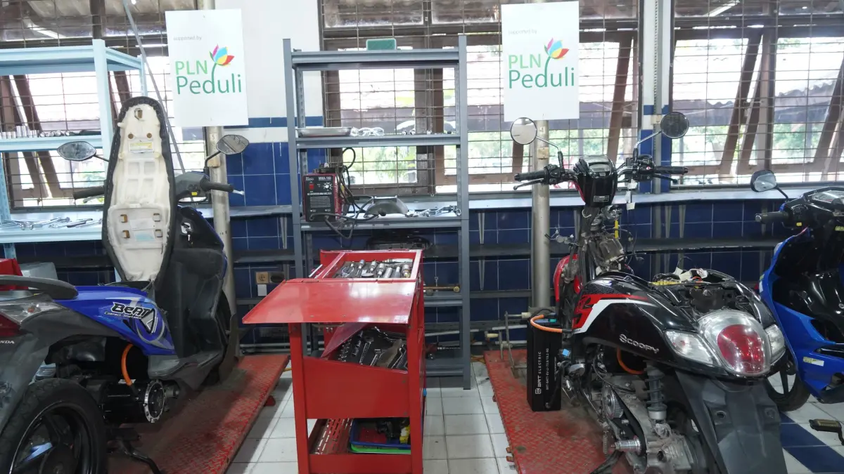 BINAAN PLN:Bengkel konversi motor listrik di Poliban binaan program PLN Peduli PLN UID Kalselteng.(Foto:PLN UID Kalselteng)