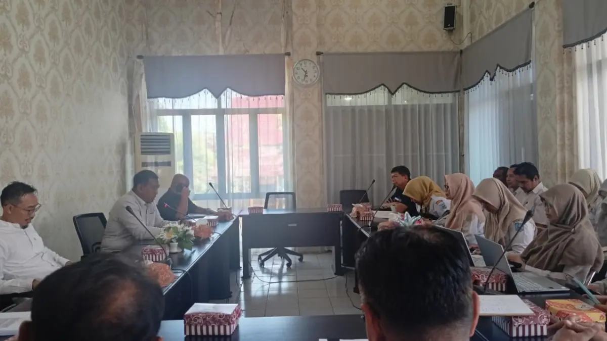 KESEHATAN: Komisi I DPRD HSS saat rapat tentang Raperda Penyelenggaraan Kesehatan bersama Eksekutif.