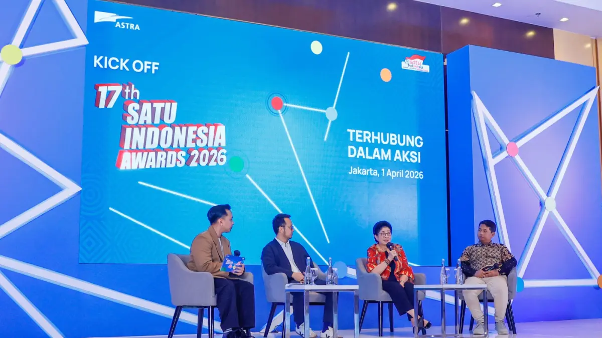 ASTRA TALKS: Juri 17th SATU Indonesia Awards 2026 sekaligus Dosen Fakultas Kedokteran Universitas Indonesia Prof. Nila Moeloek (kedua kanan), Penerima Apresiasi SATU Indonesia Awards Tahun 2013 sekaligus Fasilitator Desa Sejahtera Astra Mekanira, Purbalingga, Jawa Tengah, Rizki Dwi Rahmawan (kanan), dan Head of Brand Communications Astra Yudha Prasetya (kedua kiri) saat sesi bincang inspiratif AstraTalks: 17th SATU Indonesia Awards 2026, Rabu (1/4/2026).
