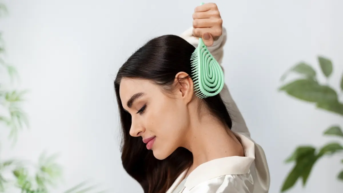 BANYAK CARA: Perawatan rambut sendiri di rumah bisa dilakukan dengan berbagai cara. (Foto: Freepik)