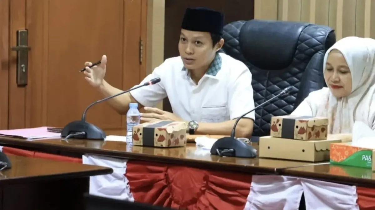 PENDAPAT: Ketua Komisi III DPRD Tanah Bumbu Andi Asdar Wijaya menyampaikan pendapat dalam salah satu agenda di gedung DPRD. &nbsp;(Foto: Andi Asdar untuk Radar)