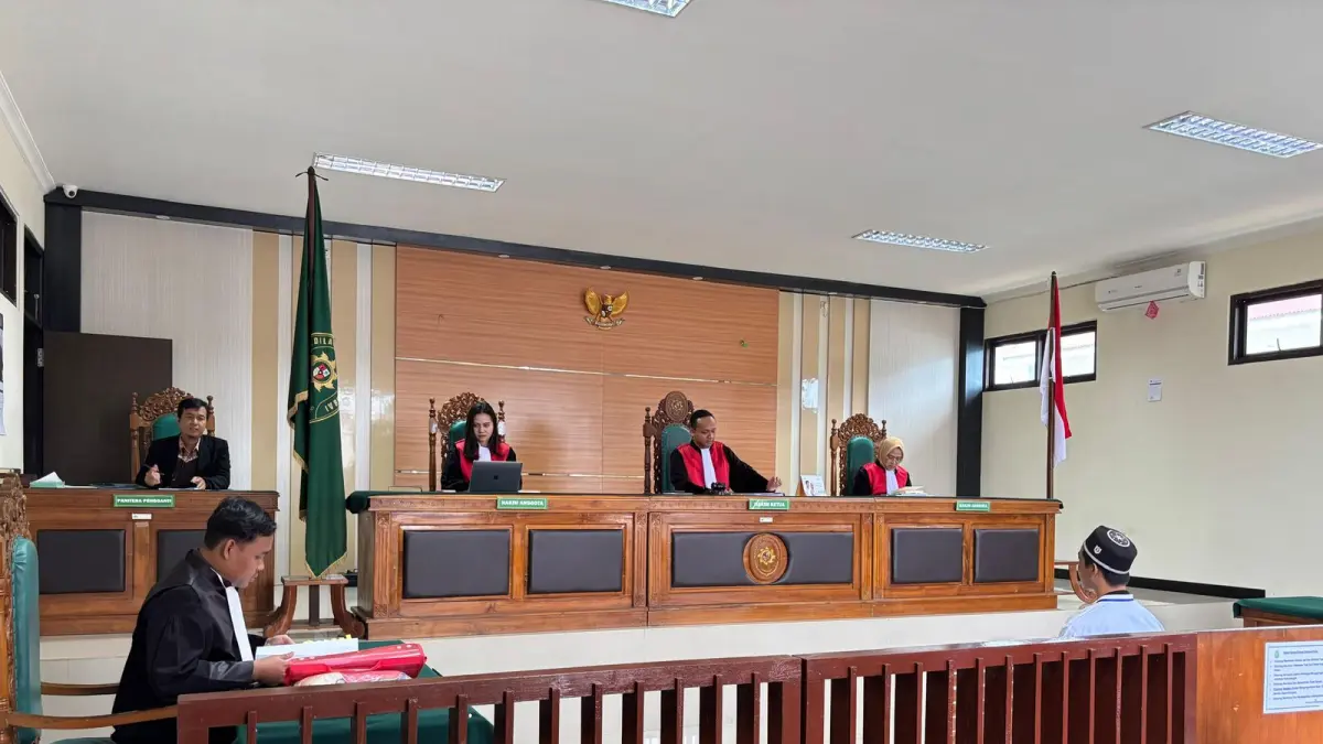 SIDANG: Pembunuh Bayi berusia satu minggu di Gambah HST divonis 14 tahun penjara.