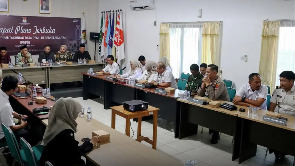 VALIDASI:Rapat pleno terbuka Rekapitulasi Pemutakhiran Data Pemilih Berkelanjutan (PDPB) Triwulan I 2026 di Aula KPU Kota Banjarbaru, baru-baru tadi.(Foto:Sheilla Farazela/Radar Banjarmasin)