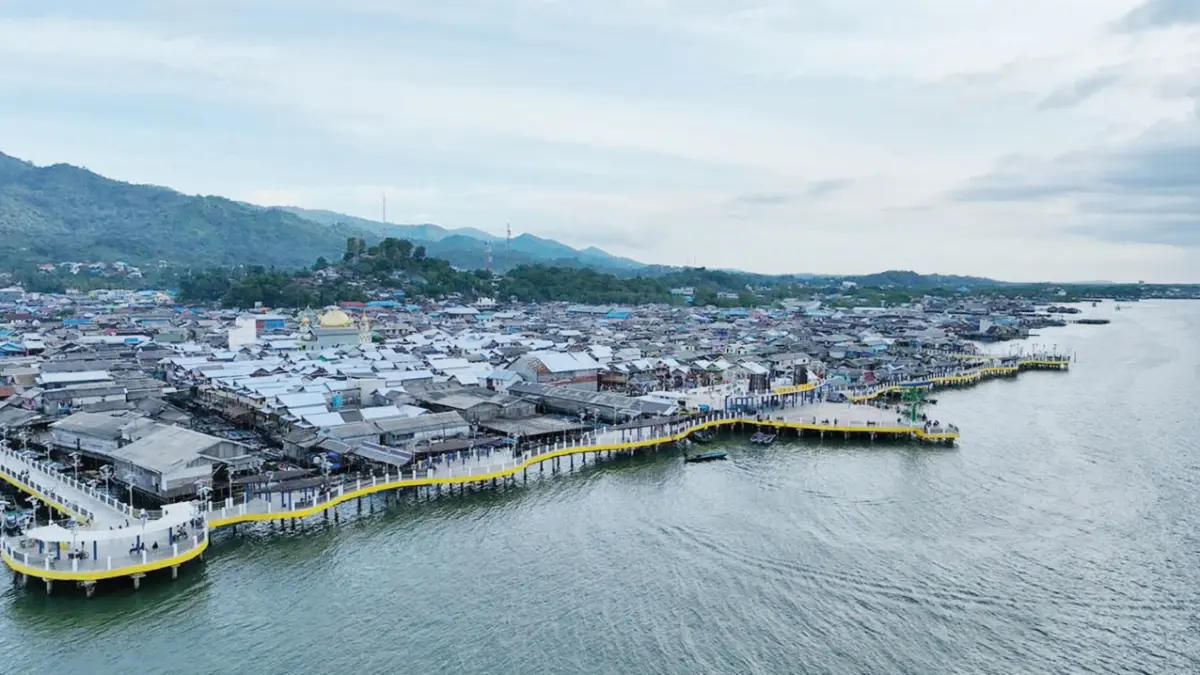 Dari laut, pemandangan luar biasa terlihat di Rampa Berkah tempat bermukim nya masyarakat nelayan Suku Bajau Kotabaru.&nbsp; (Foto: A Sofyan/khemied)