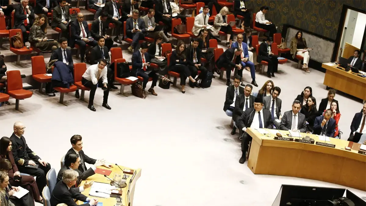 RAPAT: Dewan Keamanan (DK) PBB di New York menggelar rapat darurat, Selasa (31/3) waktu setempat. Indonesia mendesak dilakukan investigasi serangan Israel yang menewaskan tiga personel TNI. (Istimewa).