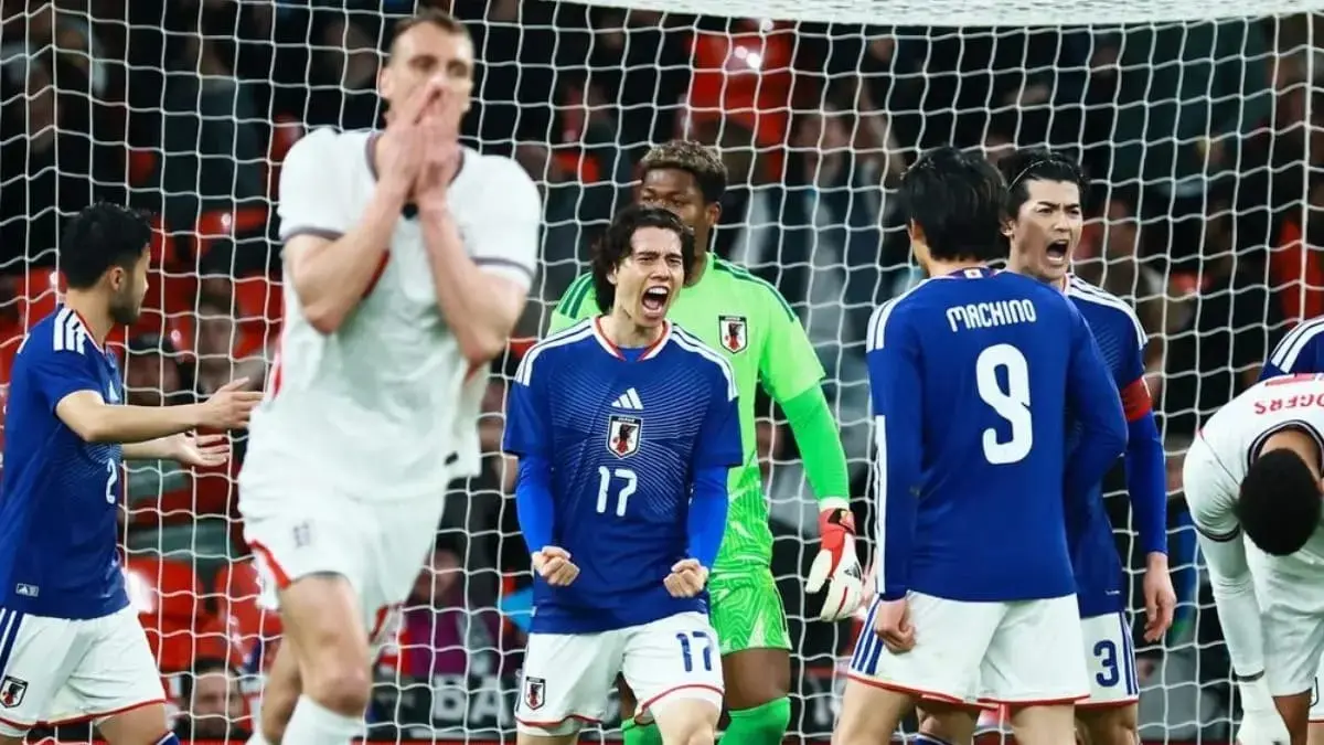SELEBRASI: Gaya pemain Jepang usai mencetak sejarah dengan mengalahkan Inggris di Wembley. (Dok. JFA)