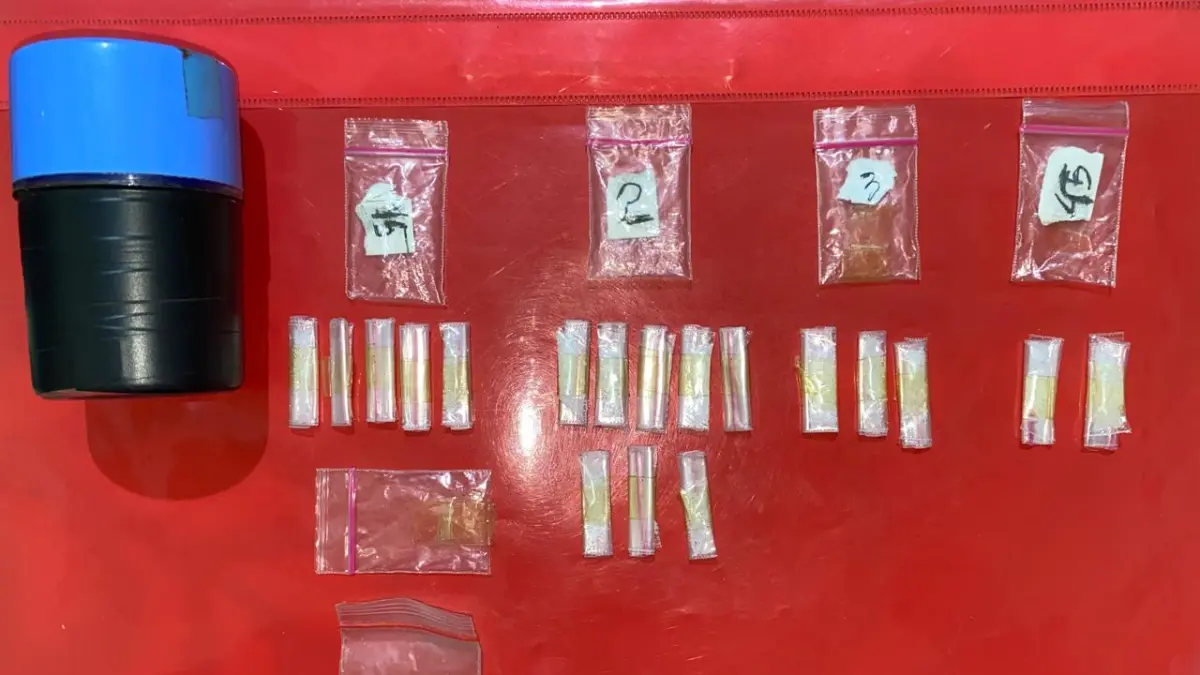 BARANG BUKTI:Semua barang bukti sabu dan perlengkapan yang diamankan dari tersangka BS di Mapolres Batola.//polres batola untuk radar