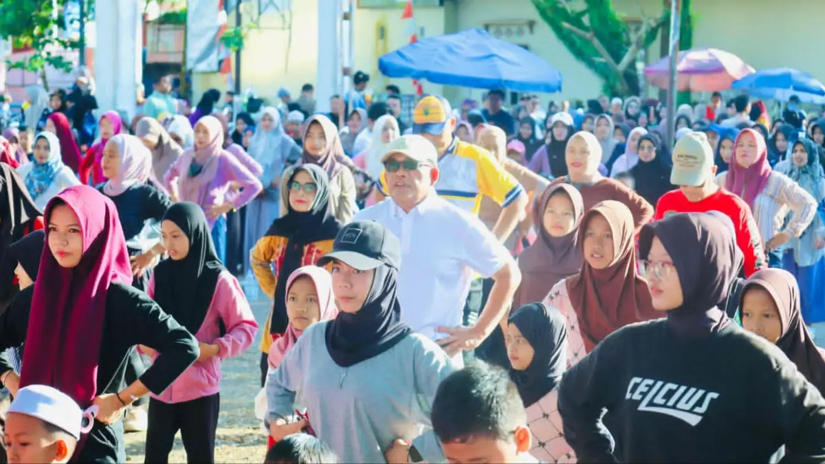 SEMARAK:Ribuan warga Kecamatan Babirik mengikuti jalan santai dan senam bersama dalam rangka memeriahkan Hari Jadi ke-74 Kabupaten HSU, Minggu (5/4/2026).(Foto:Pemkab HSU/Radar Banjarmasin)&nbsp;
