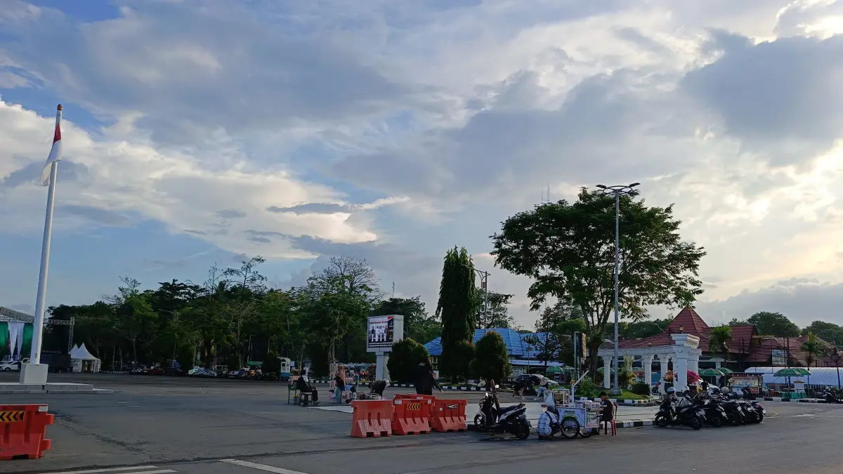 Lapangan dr Murdjani juga difungsikan sebagai kantong parkir alternatif selama pelaksanaan Car Free Day (SHEILLA /RADAR BANJARMASIN)