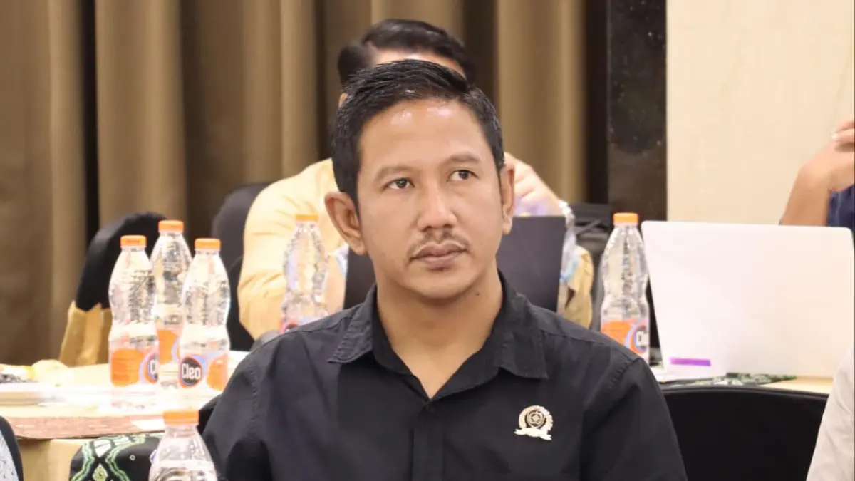 MINTA PERBAIKAN: Ketua DPRD Tapin Achmad Riduan Syah menyoroti tentang kondisi jalan nasional yang ada di Kabupaten Tapin.