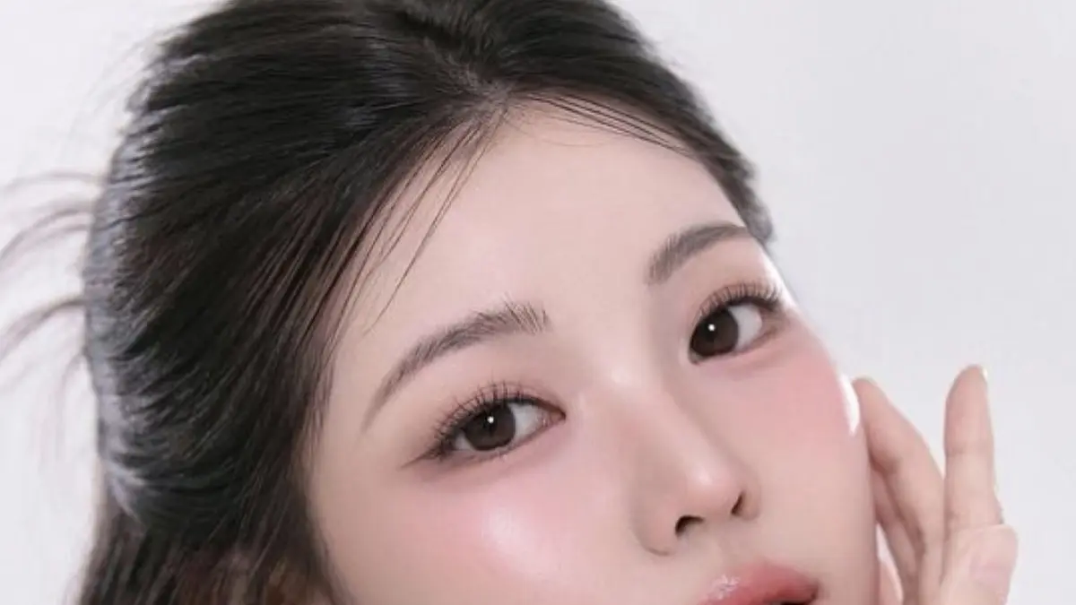 CLEAN: Makeup korea identik dengan tampilannya yang clean dan merona. (Foto: Freepik)
