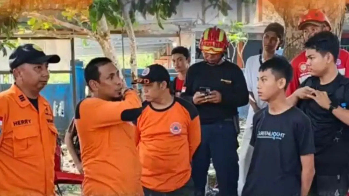 EVAKUASI: Proses evakuasi dua remaja Kotabaru yang tersesat di Gunung Sebatung. (Foto: BPBD Kotabaru/Radar Banjarmasin)&nbsp;