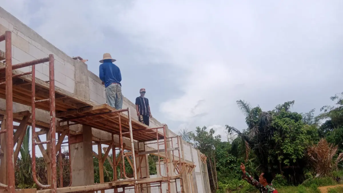 GERAI: Pembangunan gerai koperasi desa merah putih di HST dimulai. (Foto: Dinas PMD HST untuk Radar Banjarmasin)