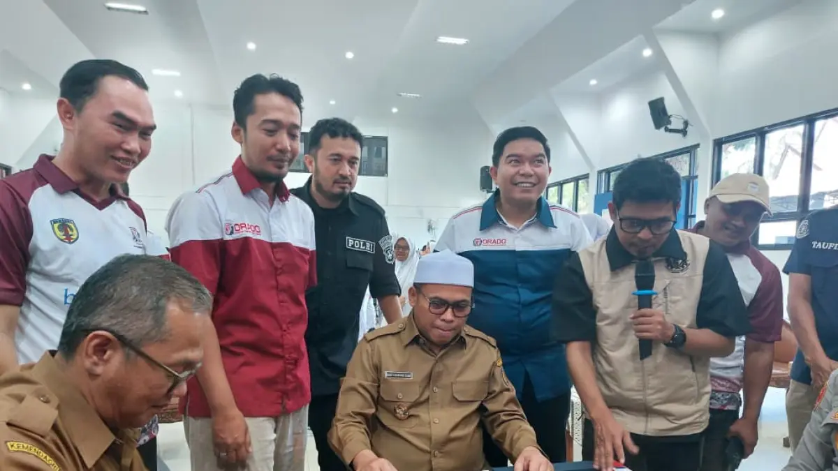 IKUTAN MAIN:Wakil Bupati Kabupaten HST, Gusti Rosyadi Elmi membuka Kejuaraan Domino di Balai Rakyat, Senin (6/4/2026).(Foto:Jamaluddin/Radar Banjarmasin)