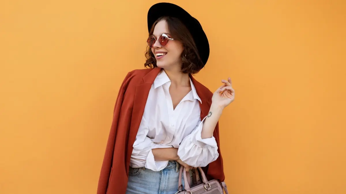 MIX AND MATCH: Perpaduan yang tepat membuat kemeja lebih dari sekadar busana. (Foto: Freepik)