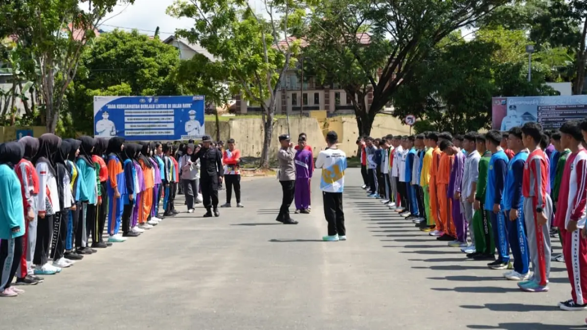 PASKIBRAKA: Ratusan pelajar mengikuti latihan bersama calon Paskibraka Tanah Bumbu di Mapolres Tanah Bumbu.