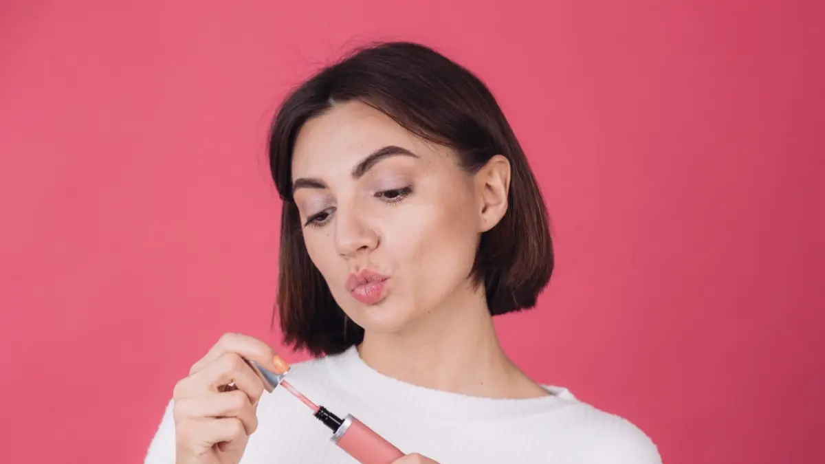 RINGAN: Lip velvet identik dengan teksturnya yang lembut dan ringan di bibir. (Foto: Freepik)