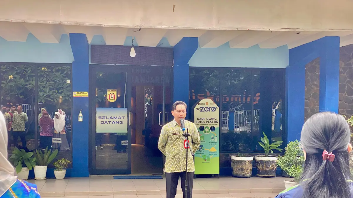 APEL: Kepala Diskominfo Banjarbaru Agus Adrian saat memimpin apel internal. (Yudhis untuk Radar Banjarmasin)