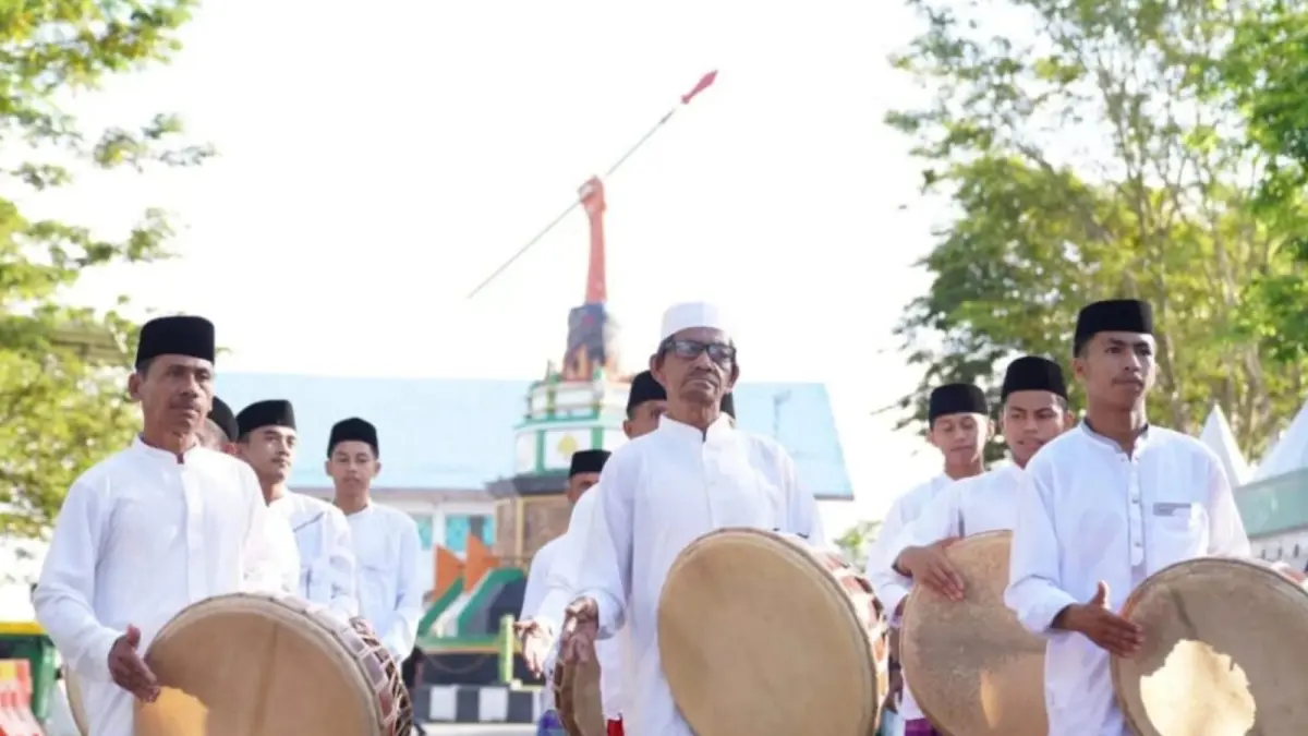 MASUKKIRI: Salah satu penampilan kesenian tradisional Bugis dalam rangkaian Pesona Budaya Mappanre Ritasi