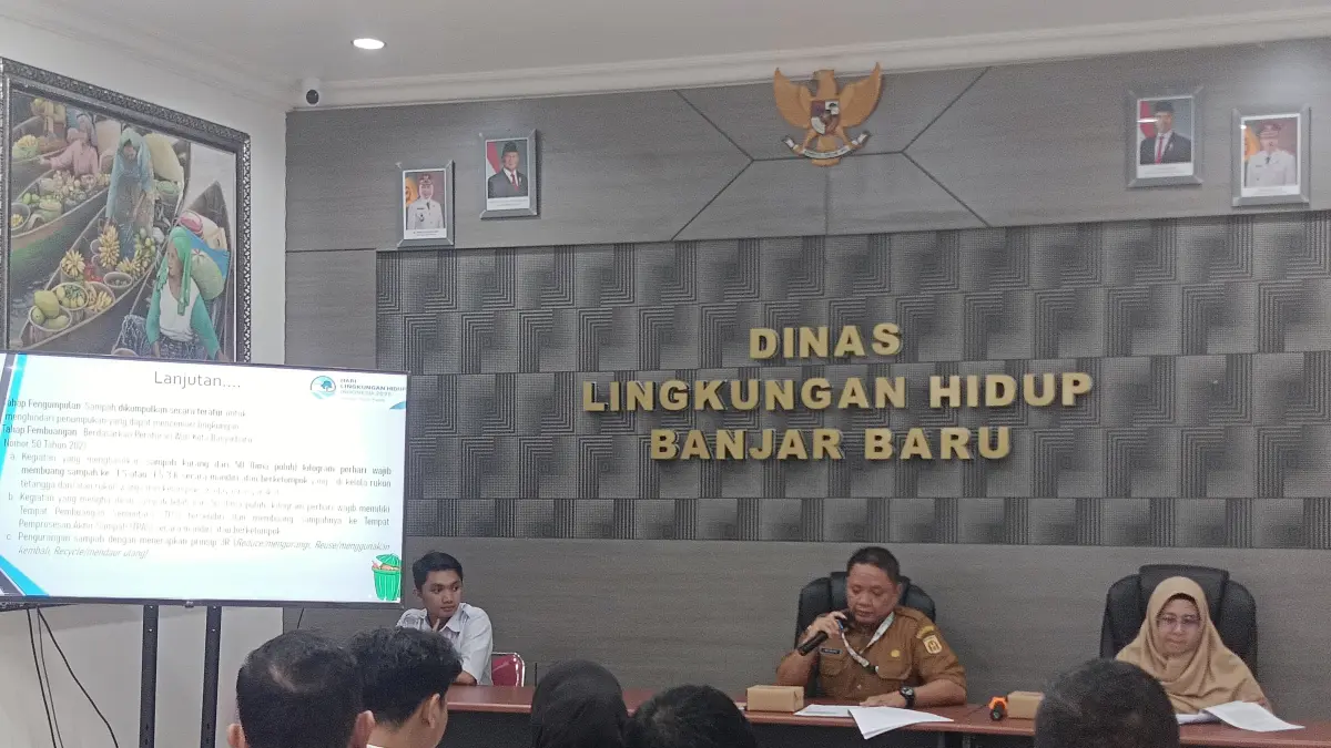 STRATEGI: Sosialisasi strategi pengelolaan sampah domestik yang dilaksanakan oleh DLH Banjarbaru. (SHEILLA/ RADAR BANJARMASIN)
