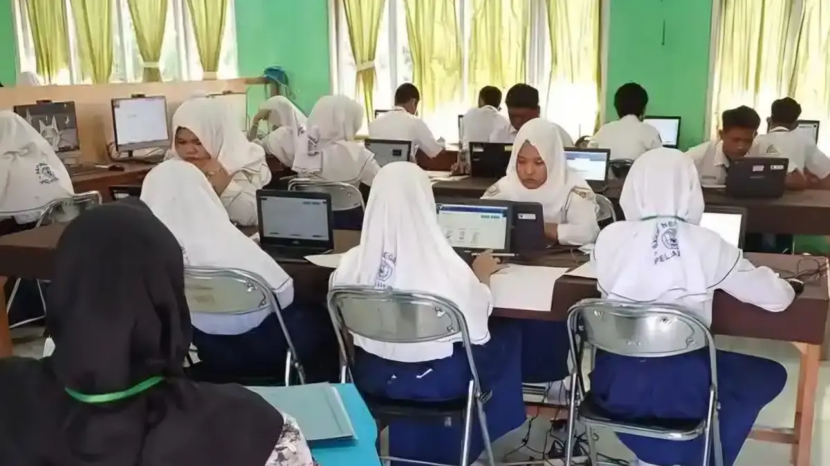 Suasana tes kompetensi akademik (TKA) di UPTD SMPN 1 Pelaihari. Jaka.