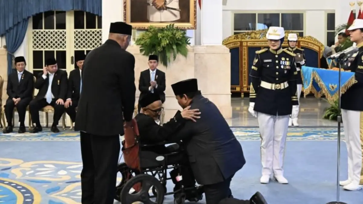 GELAR KEHORMATAN: Teungku Nyak Sandang pernah mendapat gelar kehormatan dari Presiden RI pada tahun 2025 lalu. (Foto: Doc Kementerian Setneg RI)