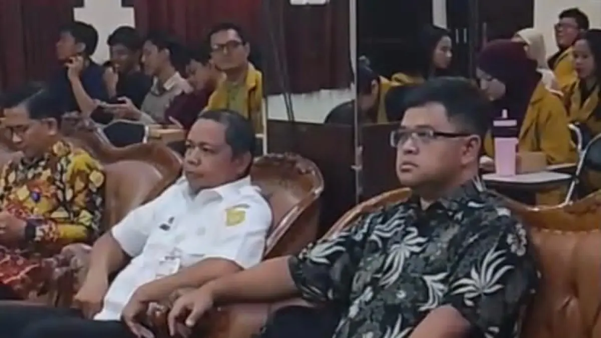 KOLABORASI:DPPKBPM Kota Banjarmasin bersama Akbid Sari Mulia menjalin kerja sama program KKN tematik dalam upaya pencegahan stunting. Mahasiswa diterjunkan sebagai ujung tombak edukasi dan intervensi di lapangan.(Foto:Endang Syarifuddin/Radar Banjarmasin)