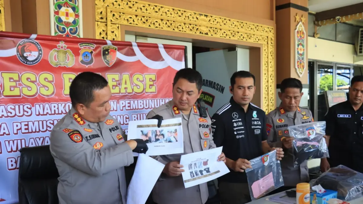 BERIKAN KETERANGAN: Plh Kapolresta Banjarmasin Kombes Pol Timbul R.K. Siregar saat memberikan keterangan dalam press release kasus pembunuhan. 