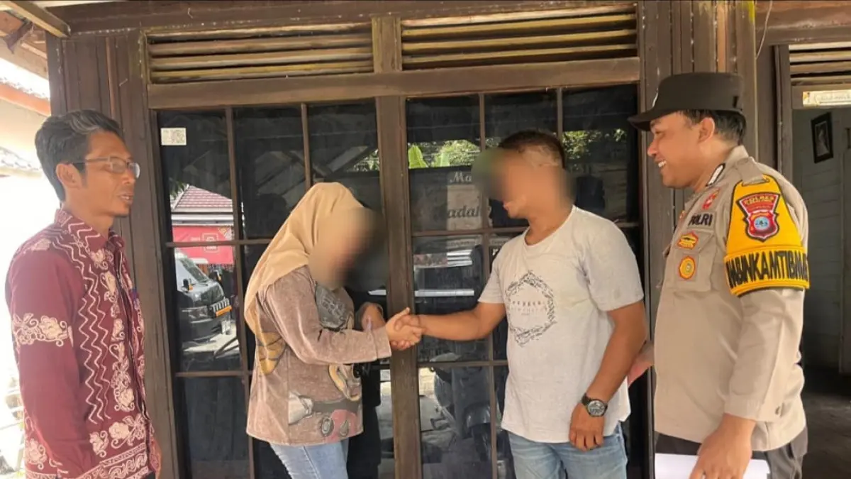 DAMAI:SF dan HS, pasangan suami istri yang berhasil didamaikan anggota Polsek Tanta. (Foto : Polres Tabalong /Radar Banjarmasin)
