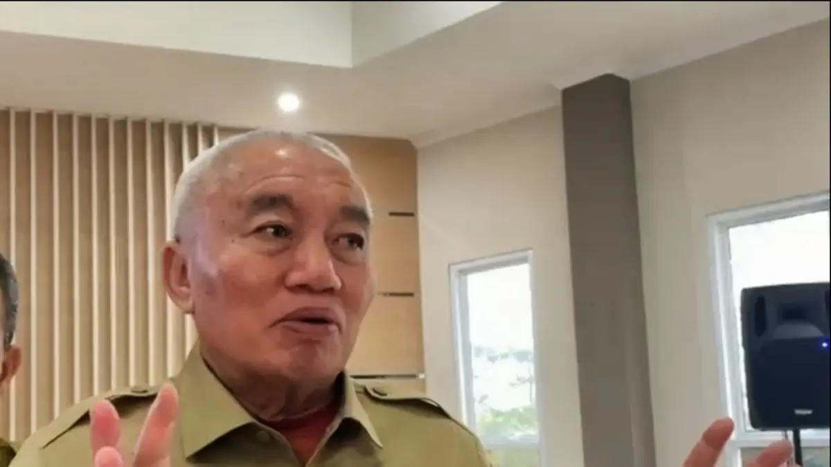 LANGKAH JITU: Gubernur Kalsel H. Muhidin menjelaskan strategi penanganan karhutla sangat bergantung pada pergerakan angin termasuk efektivitas hujan buatan lintas wilayah.
