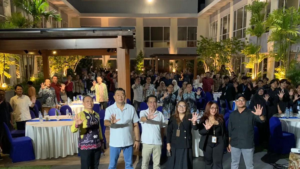 MOMEN: Foto bersama jajaran Fibernet Banjarmasin, mitra, klien, dan tamu undangan yang hadir pada perayaan lima tahun di Garden Hotel Rattan Inn.